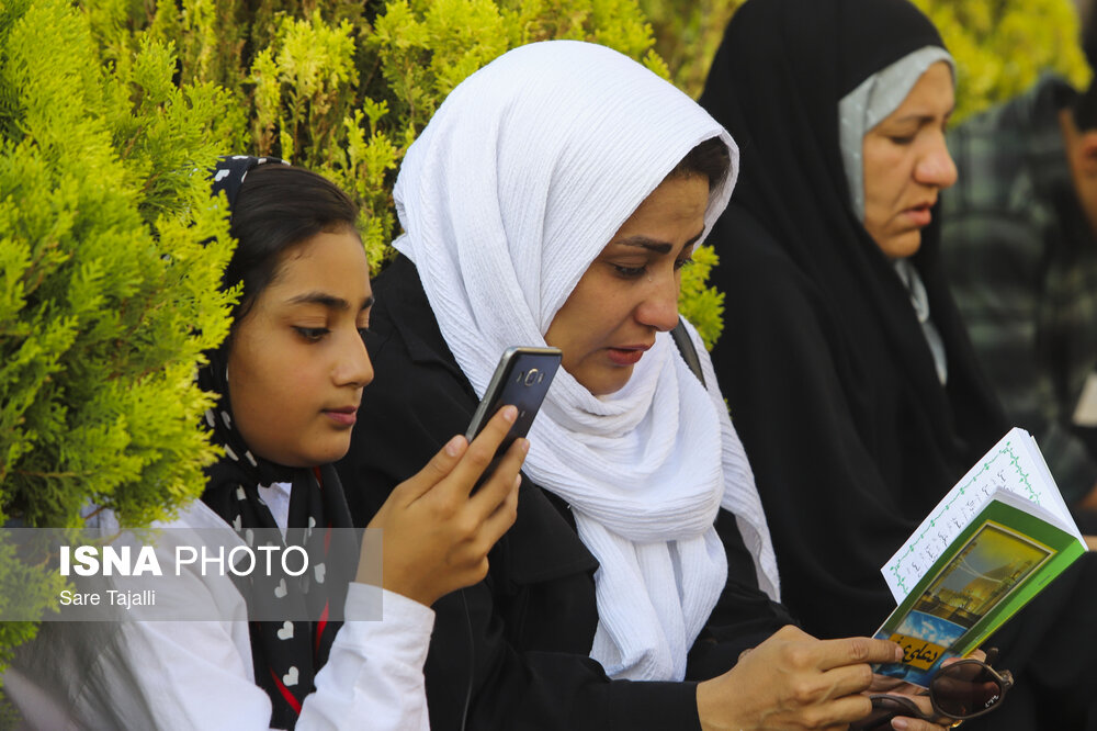 مراسم دعای عرفه در گلزار شهدای کرمان