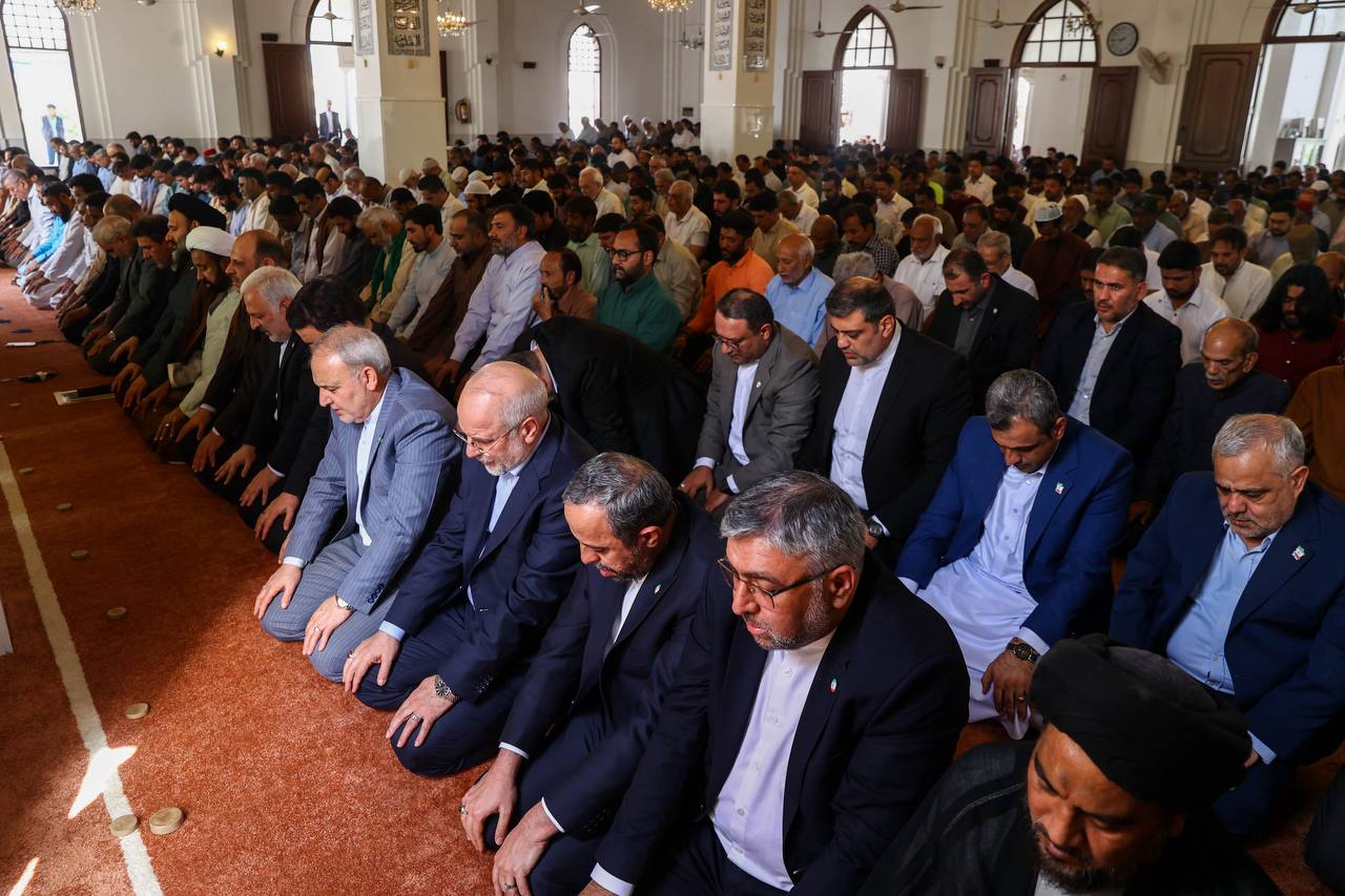 حضور قالیباف در نماز جمعه کراچی