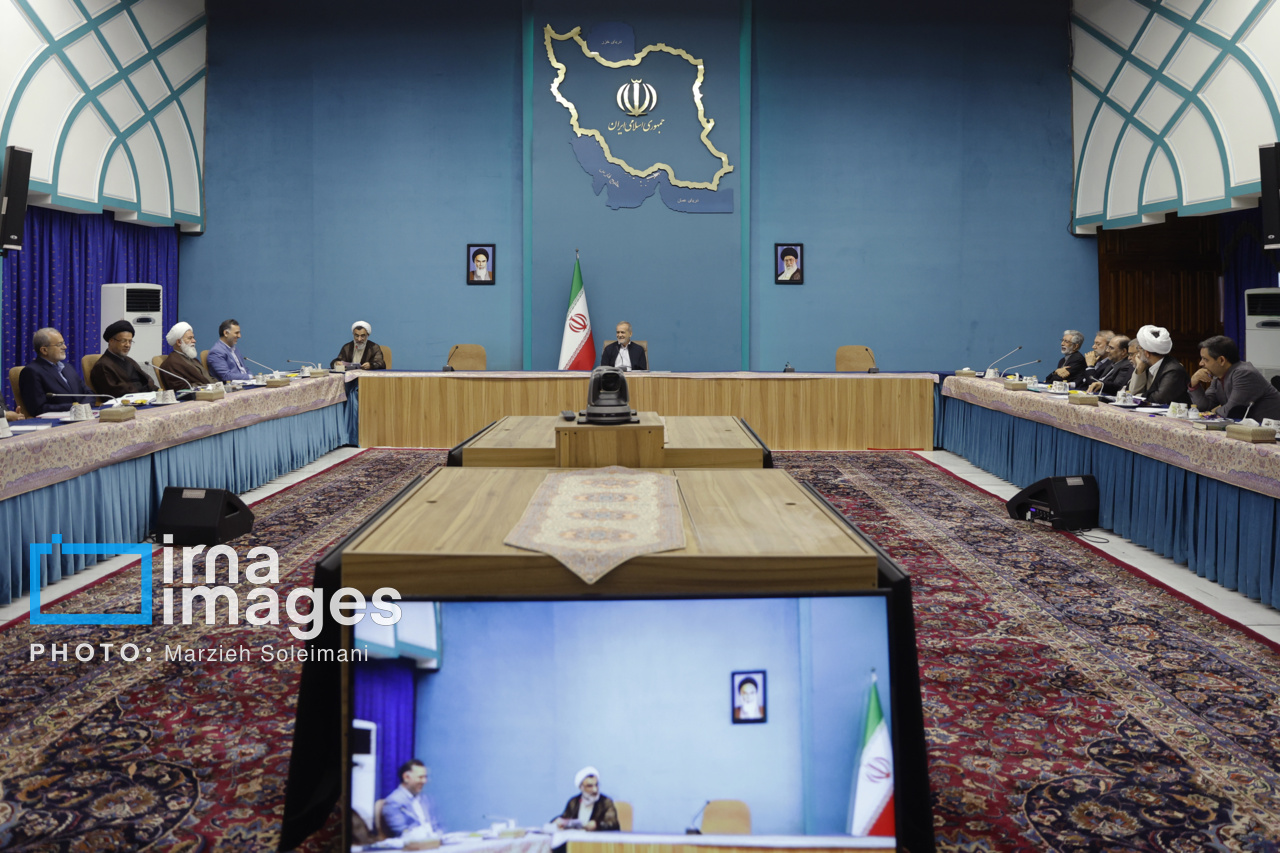 جلسه شورای عالی انقلاب فرهنگی