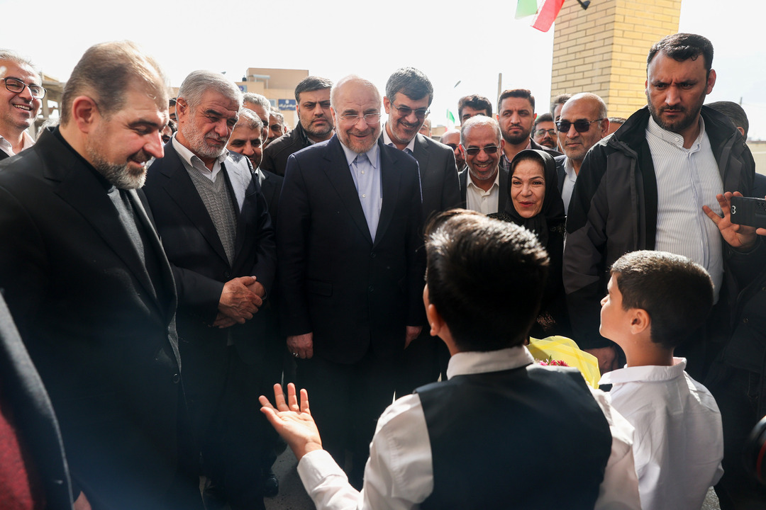  افتتاح دو مجموعه آموزشی در میبد و اردکان با حضور قالیباف 