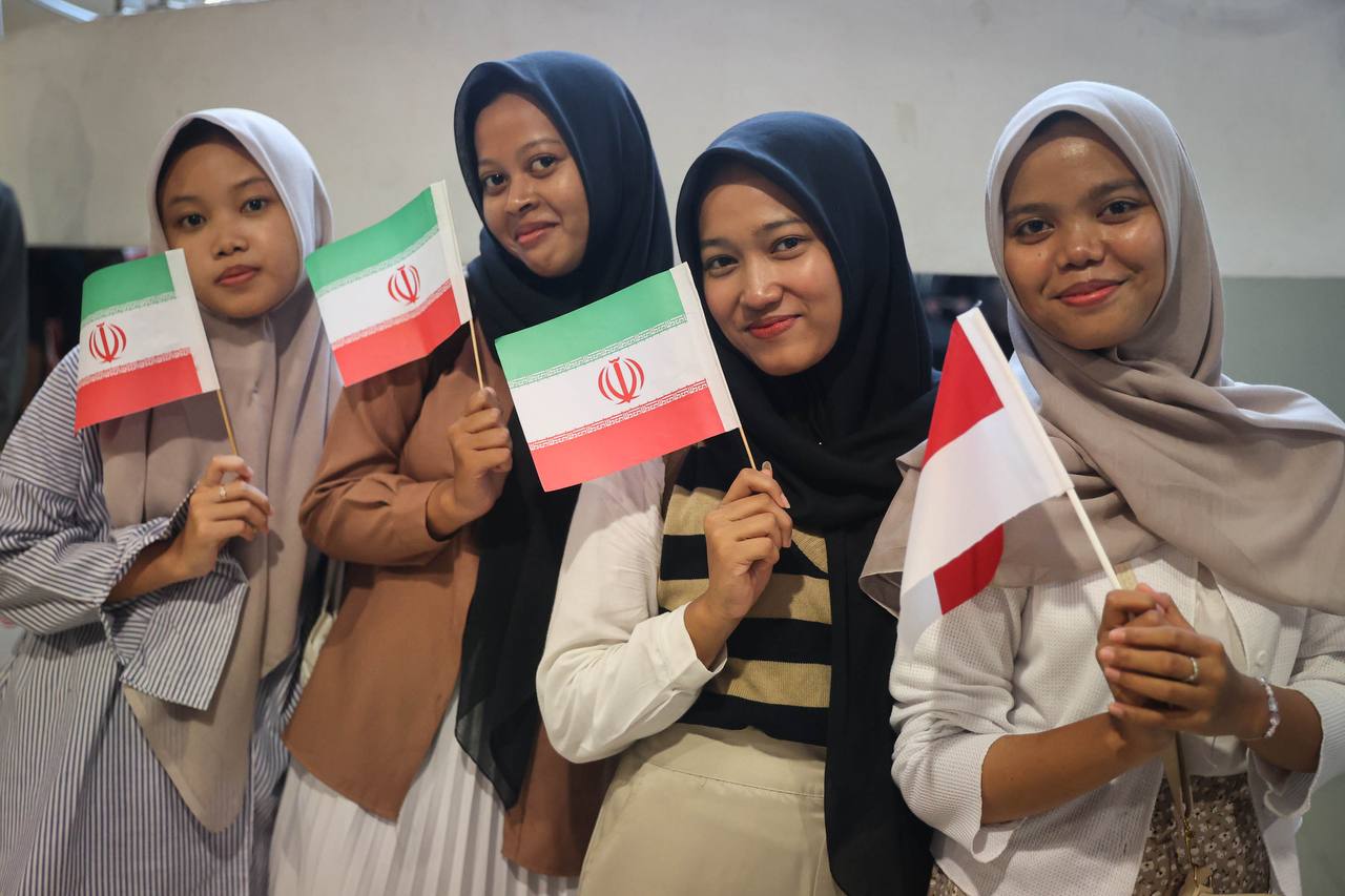 حضور قالیباف در جمع دانشجویان دانشگاه هدایةالله جاکارتا