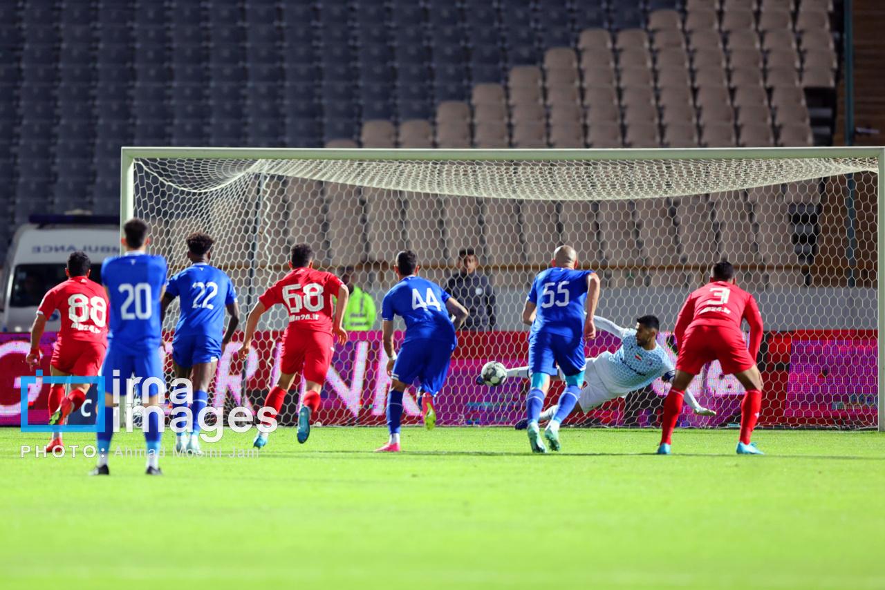 لیگ برتر فوتبال - استقلال و نساجی