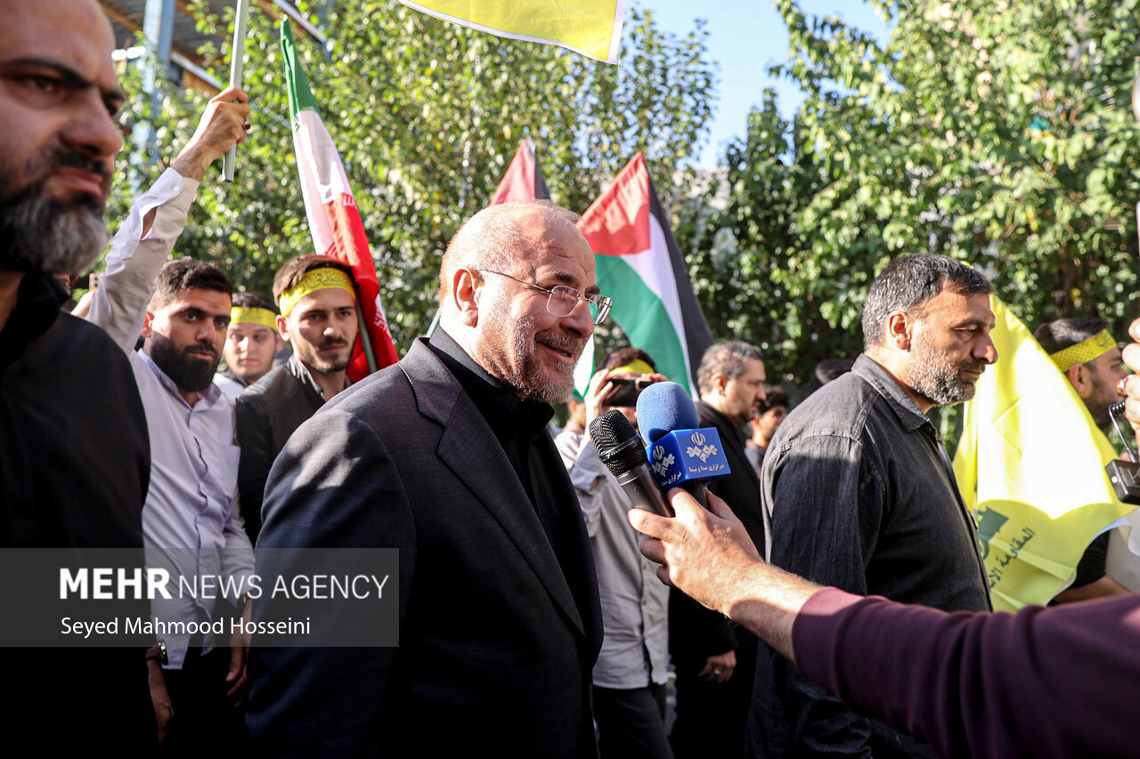 حضور رئیس مجلس در راهپیمایی دانشجویی حمایت از رزمندگان مقاومت