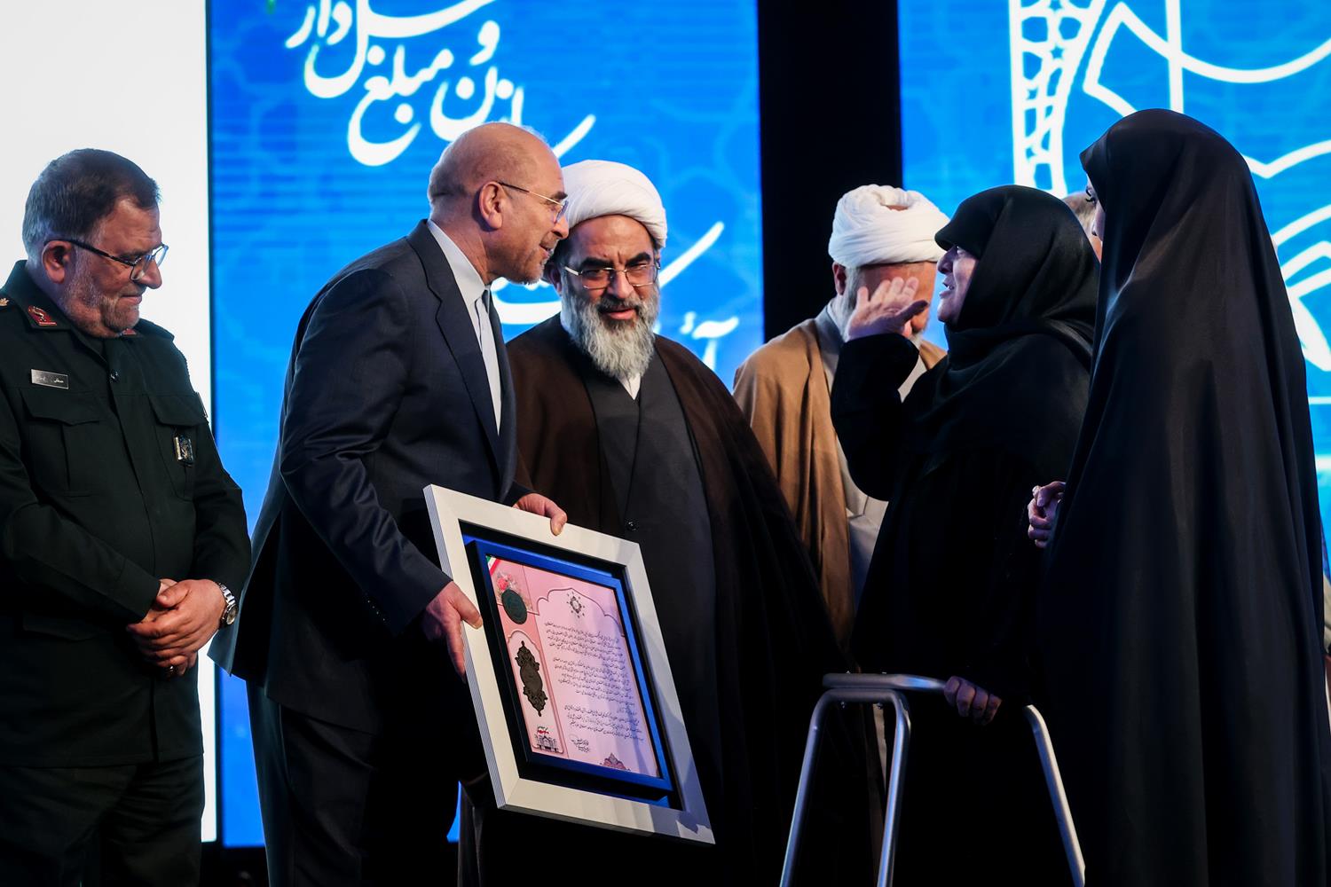 مراسم تجلیل از بانوان مبلغ و محفل‌دار قرآن کریم با حضور قالیباف