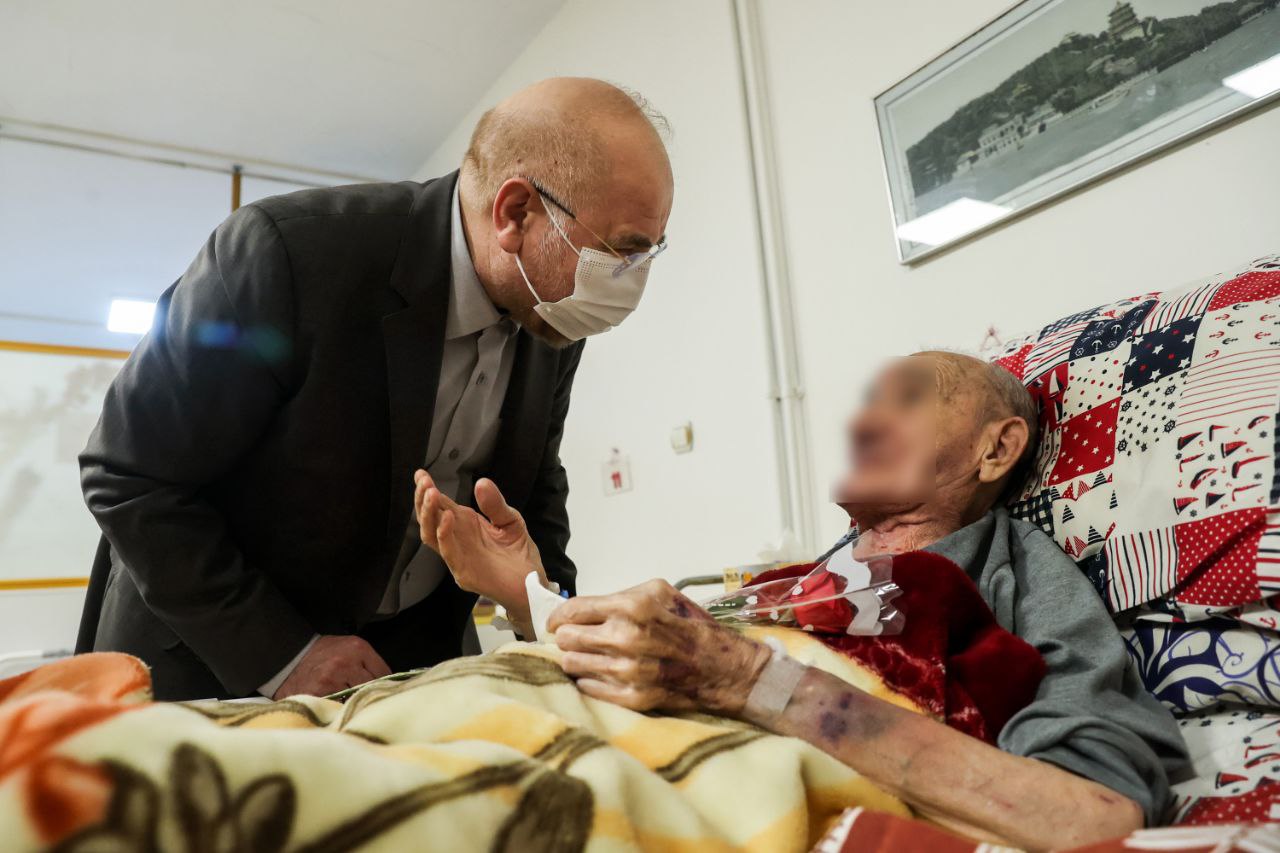 حضور قالیباف در شب‌نشینی یلدا 