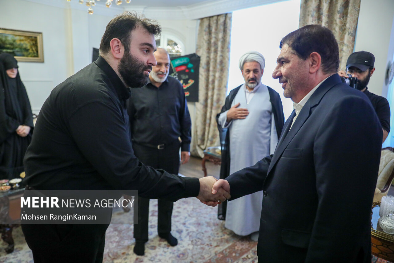 دیدار محمد مخبر با خانواده شهیدان شهریاری و ذوالفقاری