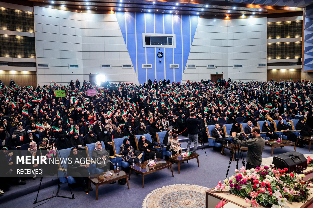 گردهمایی دختران جوان محلات و دانشگاه‌های تهران با حضور رئیس مجلس