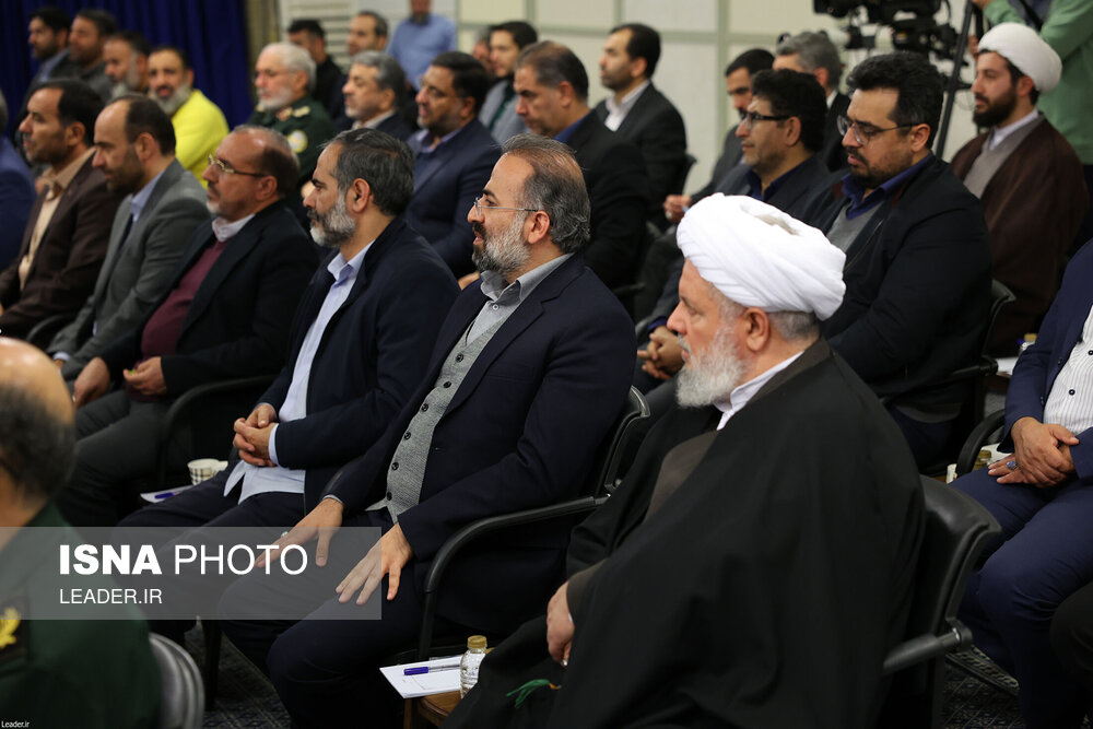 دیدار دست‌اندرکاران کنگره شهدای استان البرز با رهبر انقلاب