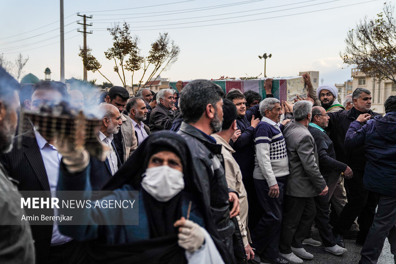 تشییع و خاکسپاری پیکر پاک شهید گمنام در بوستان نماز شیراز