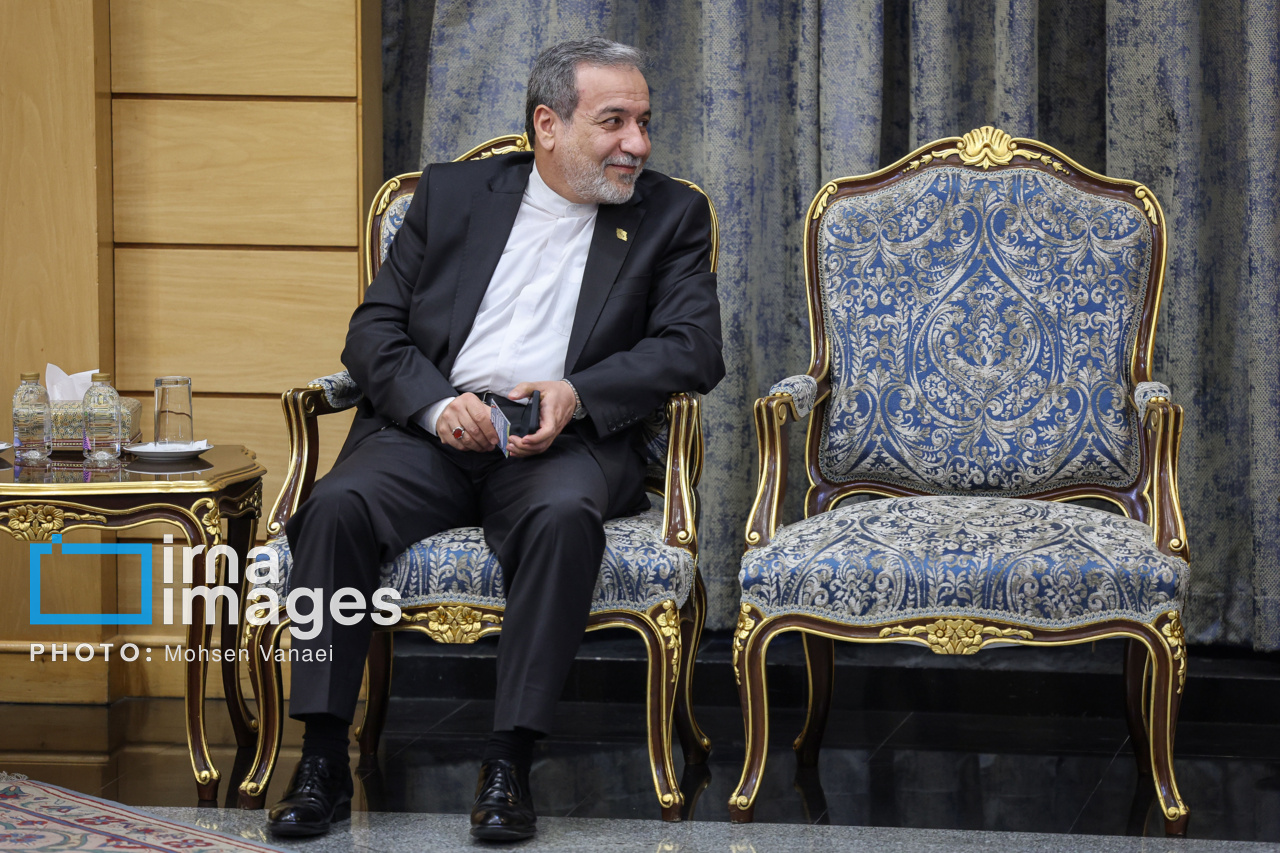 تصاویر بدرقه رئیس‌جمهور در سفر به پاکستان