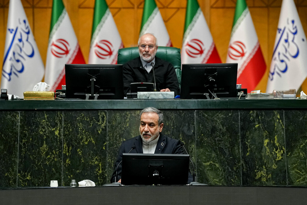 حضور امیر موسوی و عراقچی در جلسه غیرعلنی مجلس