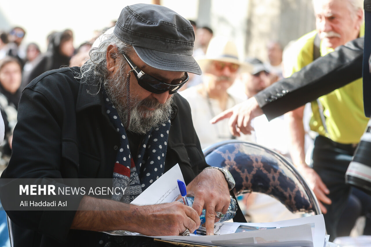 تصاویر مراسم تشییع پیکر ناصر تقوایی