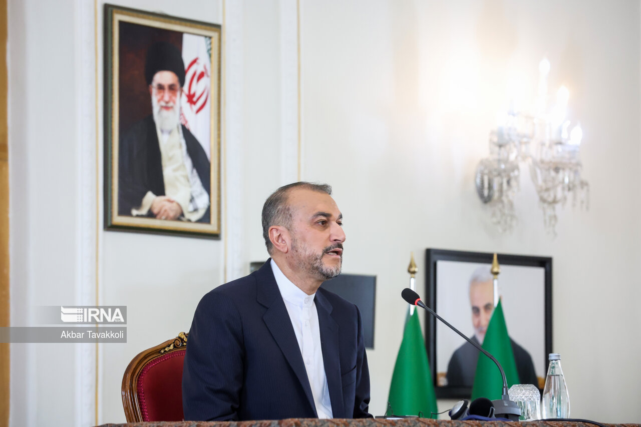 نشست وزیر خارجه با سفرای خارجی مقیم تهران