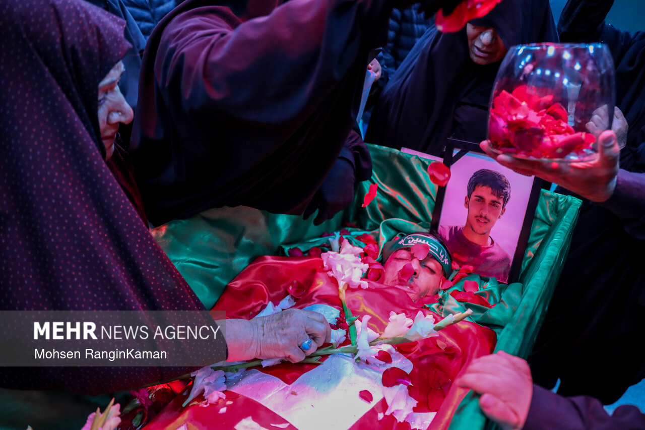 وداع با پیکر شهدای امنیت در معراج شهدا