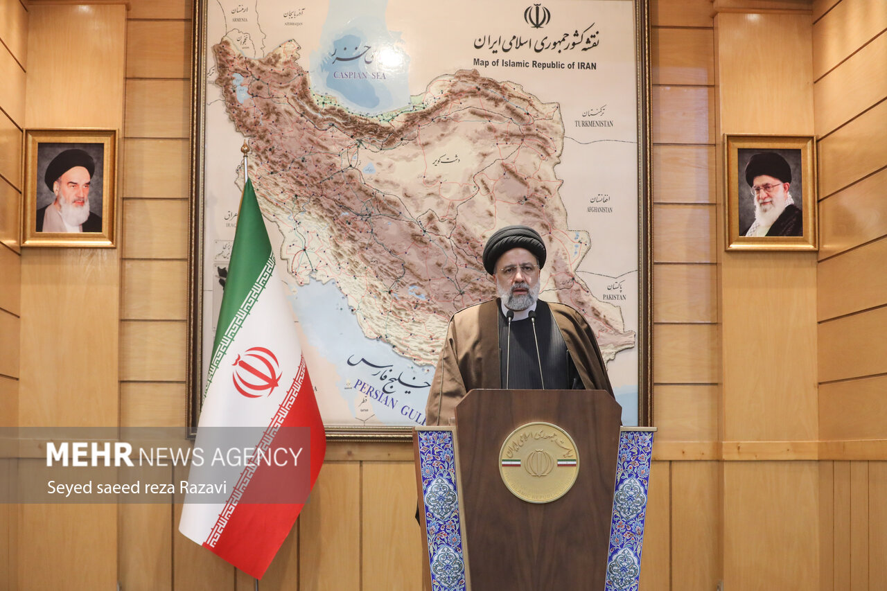 تصاویر استقبال از رئیس جمهور در بازگشت از چین