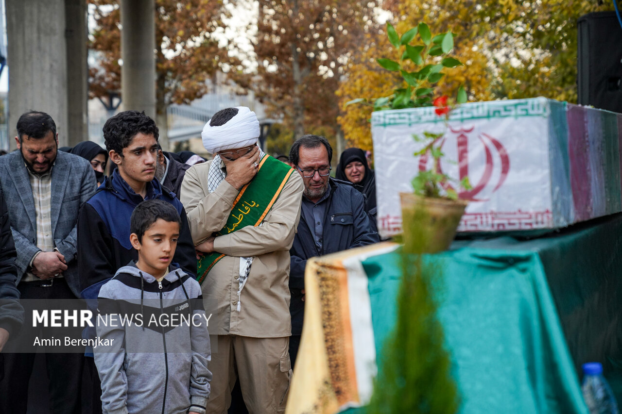 تشییع و خاکسپاری پیکر پاک شهید گمنام در بوستان نماز شیراز