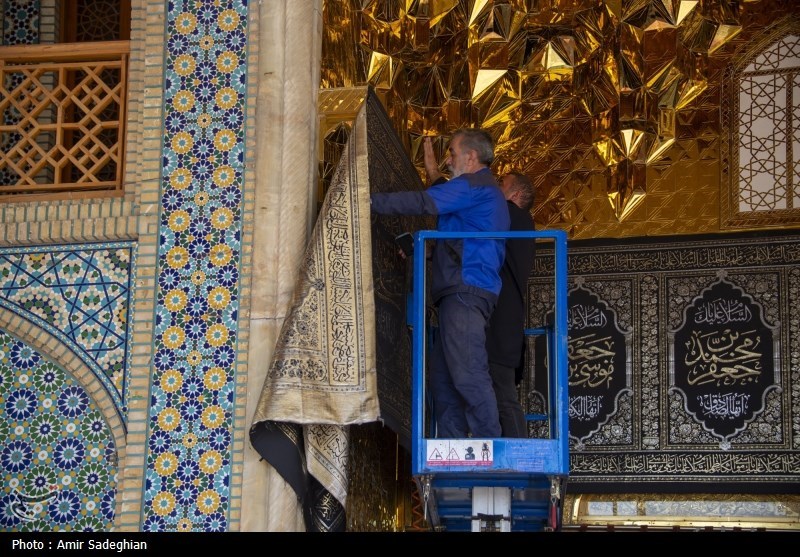 آیین سیاه پوشان و تعویض پرچم حرم مطهر حضرت شاهچراغ (ع)