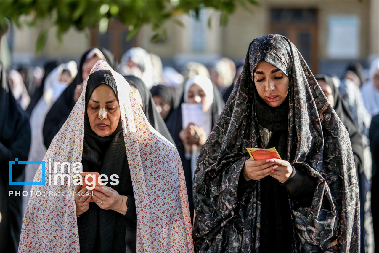 نماز عید فطر در حرم شاهچراغ