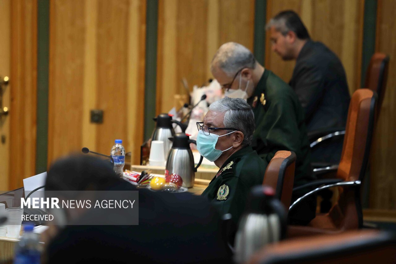 دیدار رئیس و اعضای کمیسیون امنیت با وزیر دفاع