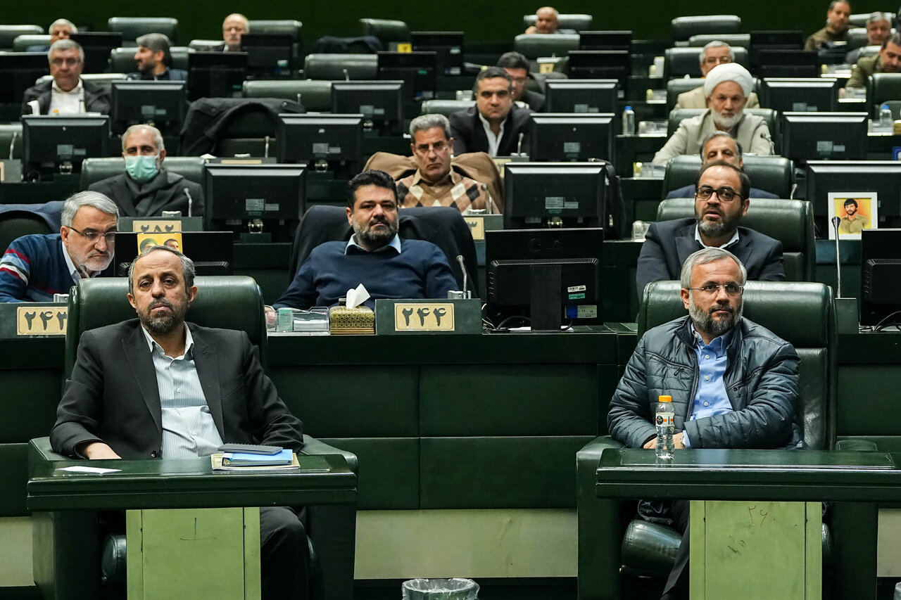 نشست غیرعلنی چهارشنبه ۱۷ دی