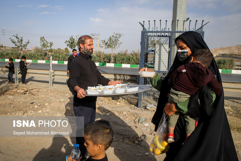 پیاده روی زائران امام رضا