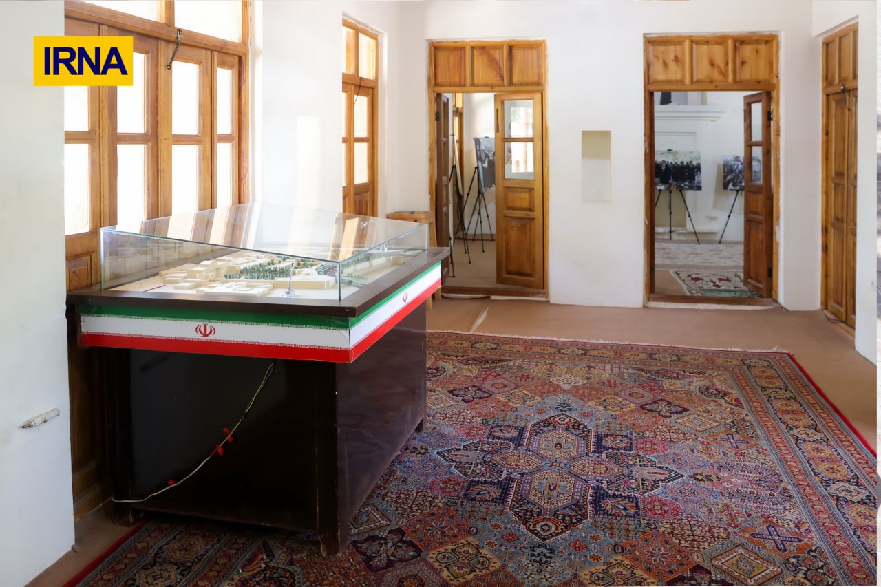  بازدید آیت‌الله رئیسی از بیت امام خمینی (ره)