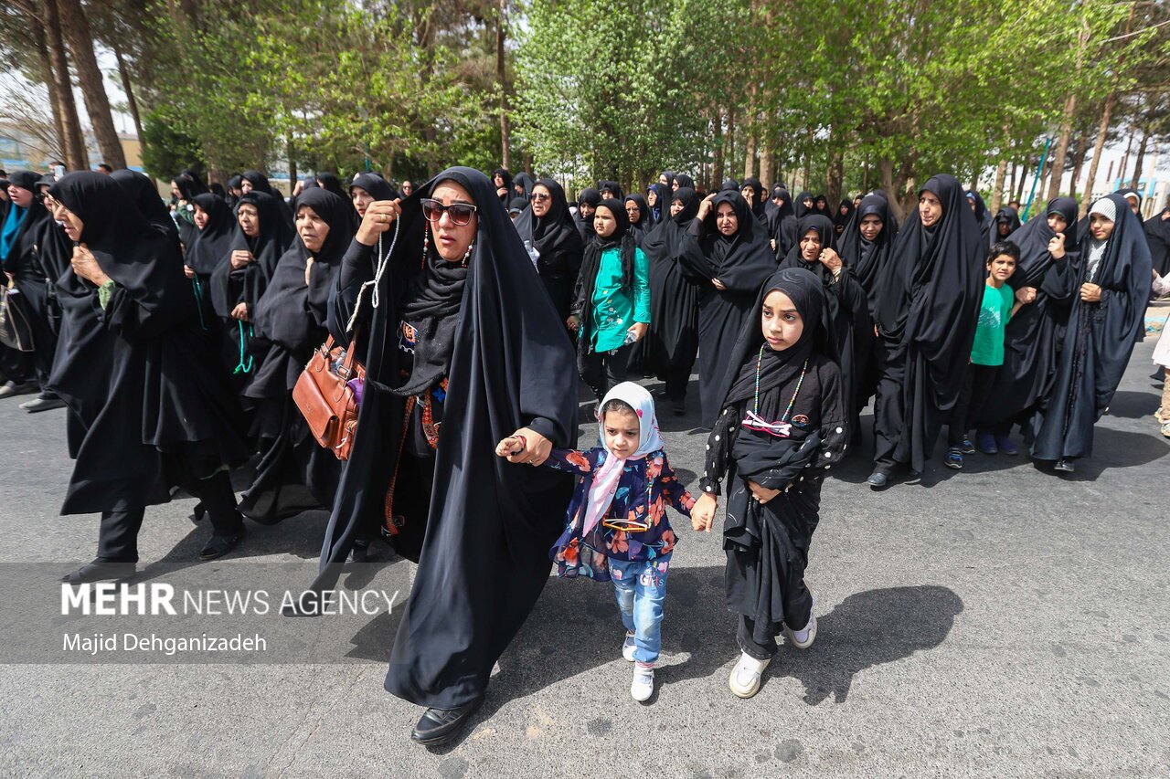 تشییع پیکر دانشمند هسته‌ای شهید اکبر مطلبی‌زاده