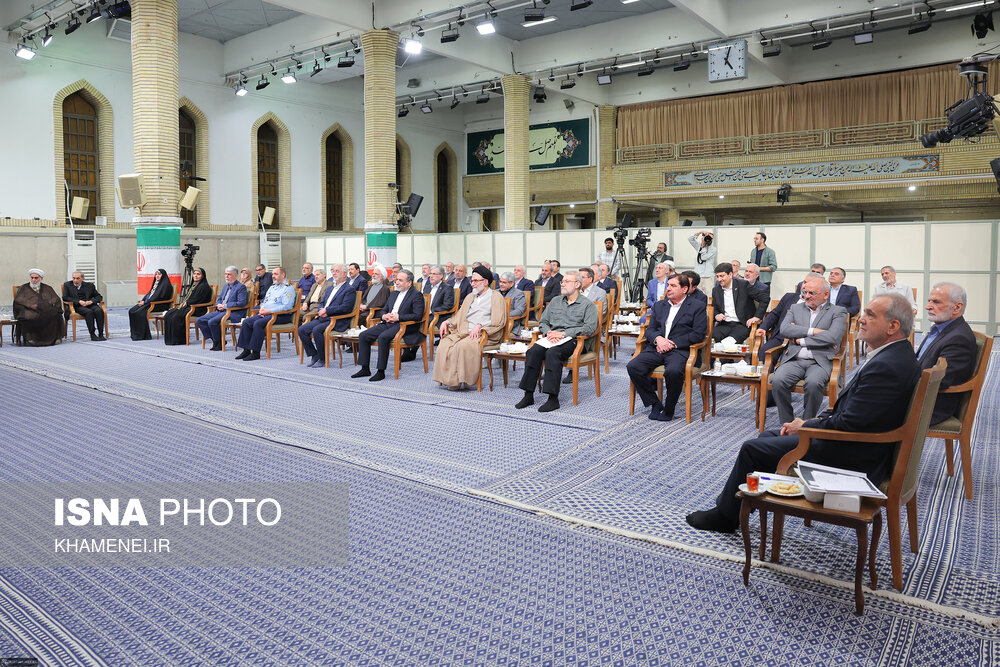 دیدار رئیس‌جمهور و اعضای هیئت دولت با رهبر انقلاب
