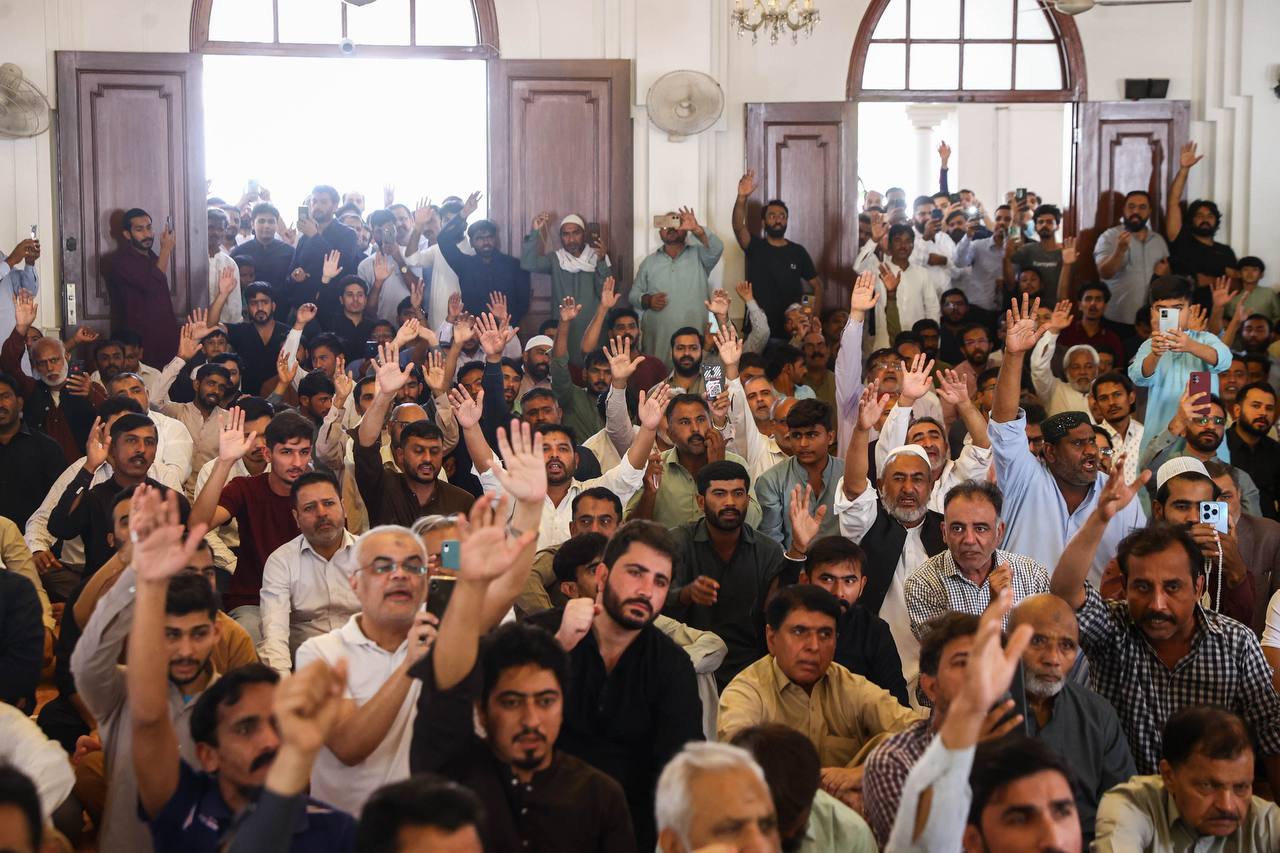 حضور قالیباف در نماز جمعه کراچی