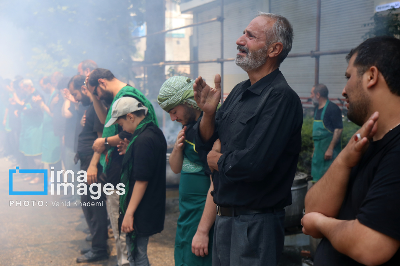 طبخ و توزیع ۷۲ دیگ غذای نذری