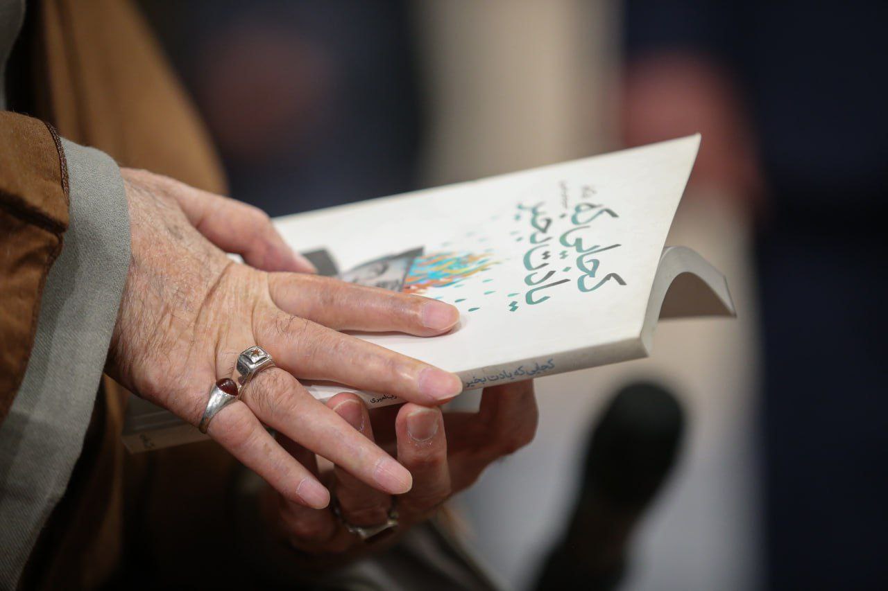 دیدار شاعران و اهالی فرهنگ و ادب فارسی با رهبر انقلاب