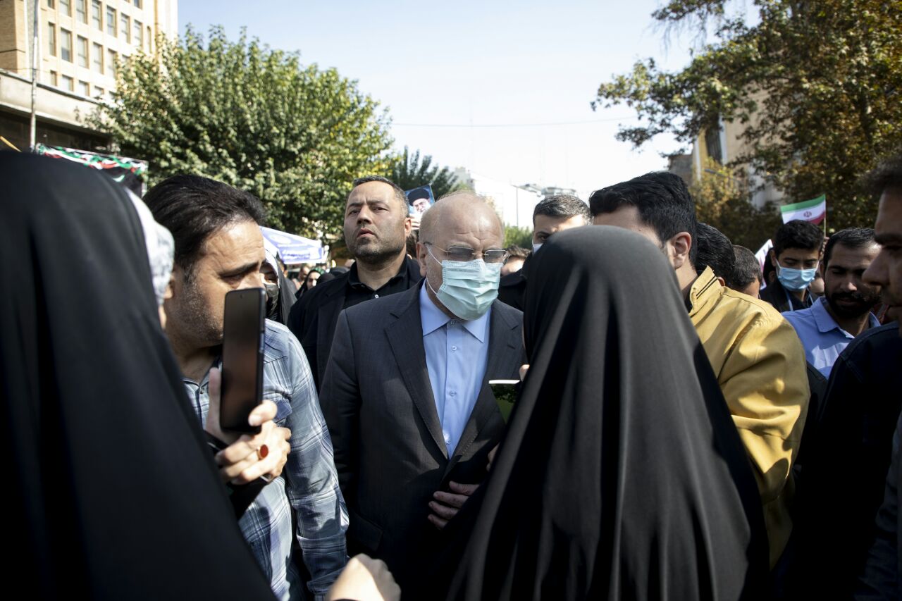 حضور قالیباف در راهپیمایی  و نماز جمعه