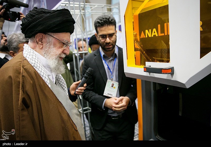 بازدید رهبر انقلاب از نمایشگاه توانمندی‌های بخش خصوصی