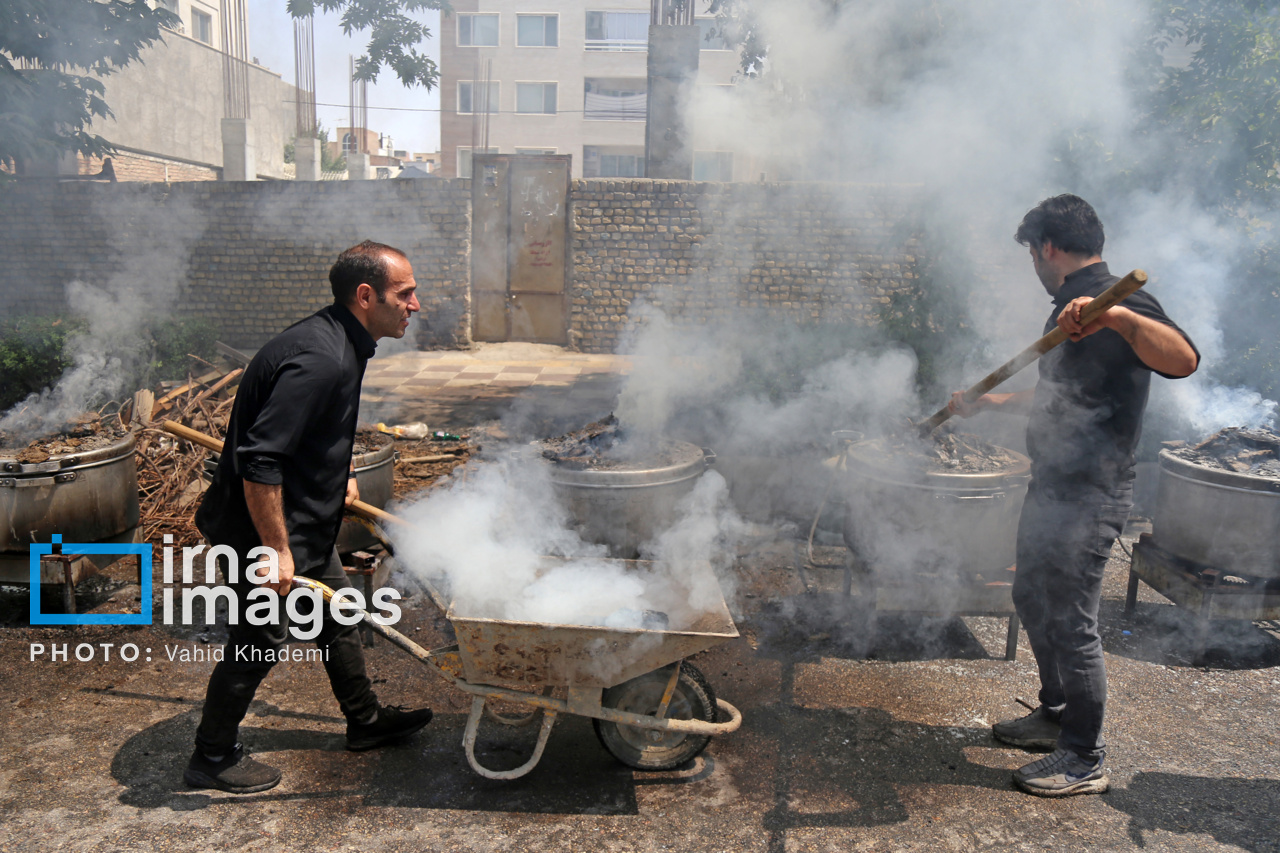 طبخ و توزیع ۷۲ دیگ غذای نذری