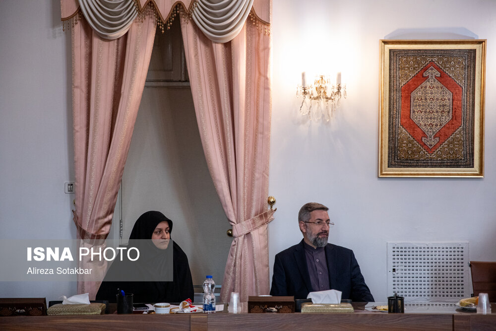 نشست اعضای کمیته بین المللی ستاد دهه فجر با وزیر امورخارجه