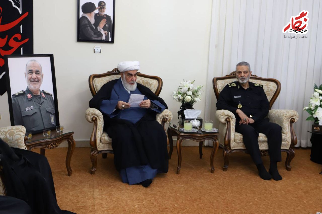 حضور رئیس دفتر رهبر معظم انقلاب در منزل شهید حسین سلامی
