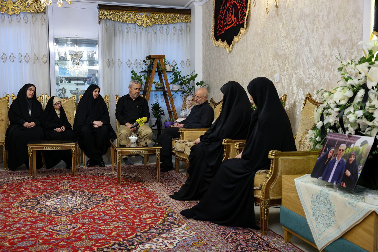 دیدار قالیباف با دو دختر و برادر سپهبد شهید باقری