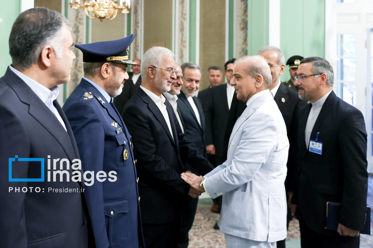 استقبال رسمی از نخست‌وزیر پاکستان