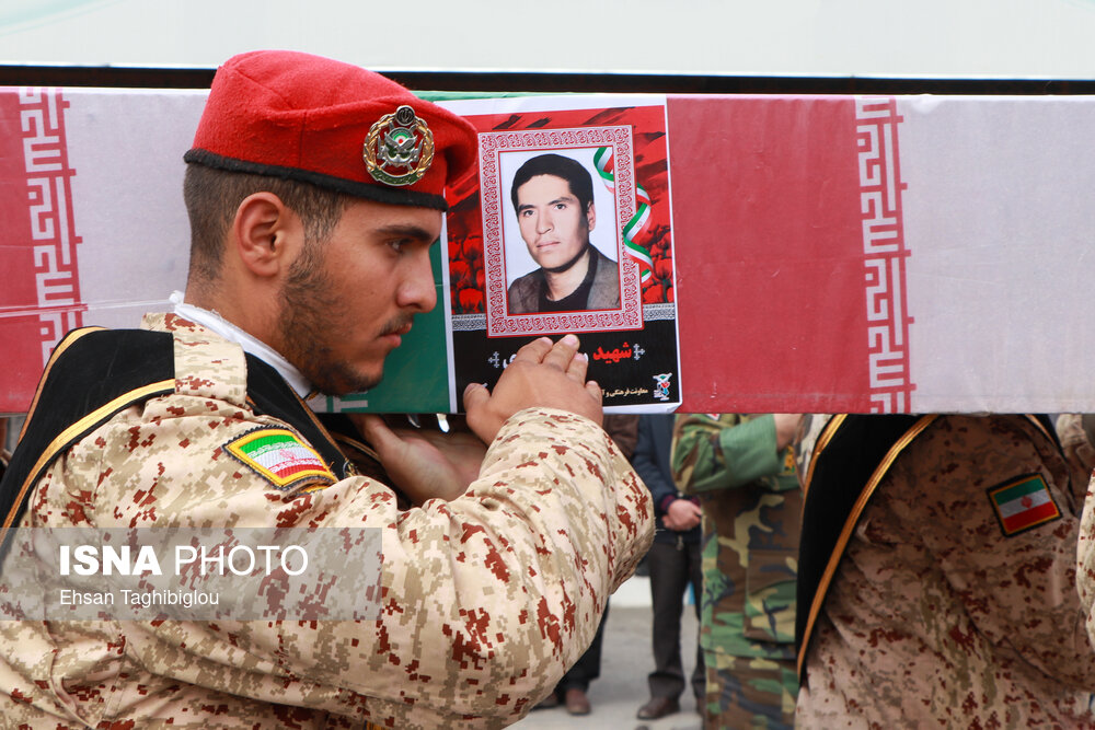 تشییع شهید رضا مرادی در شهر دندی