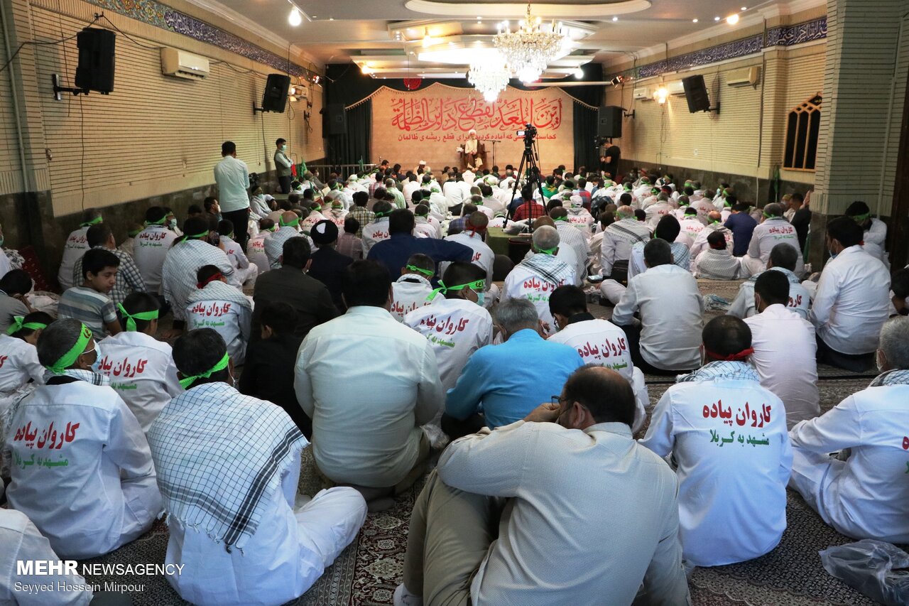 کاروان زائران پیاده