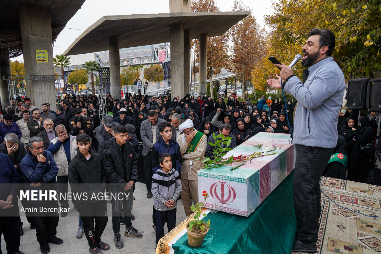 تشییع و خاکسپاری پیکر پاک شهید گمنام در بوستان نماز شیراز