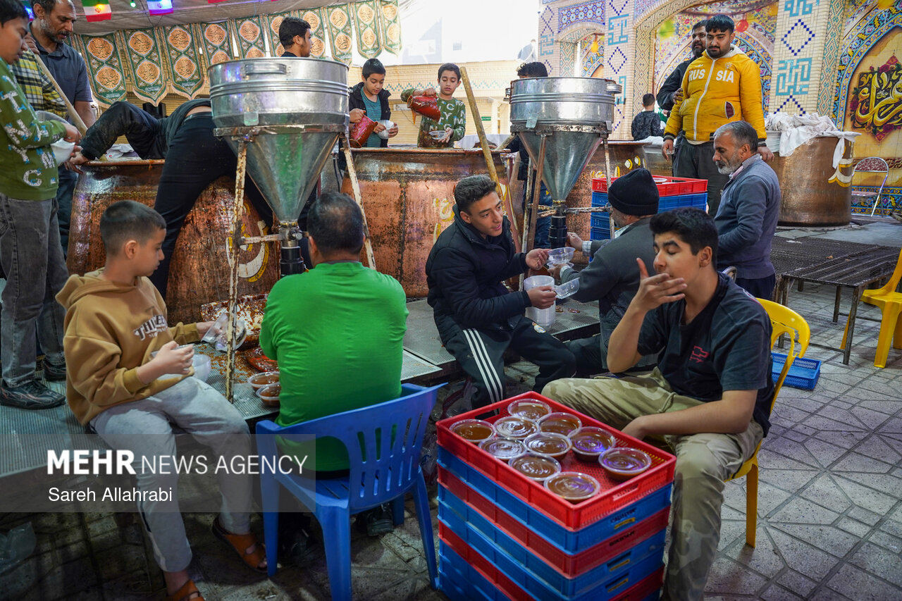 پخت ۵۰ تن سمنو در شیراز