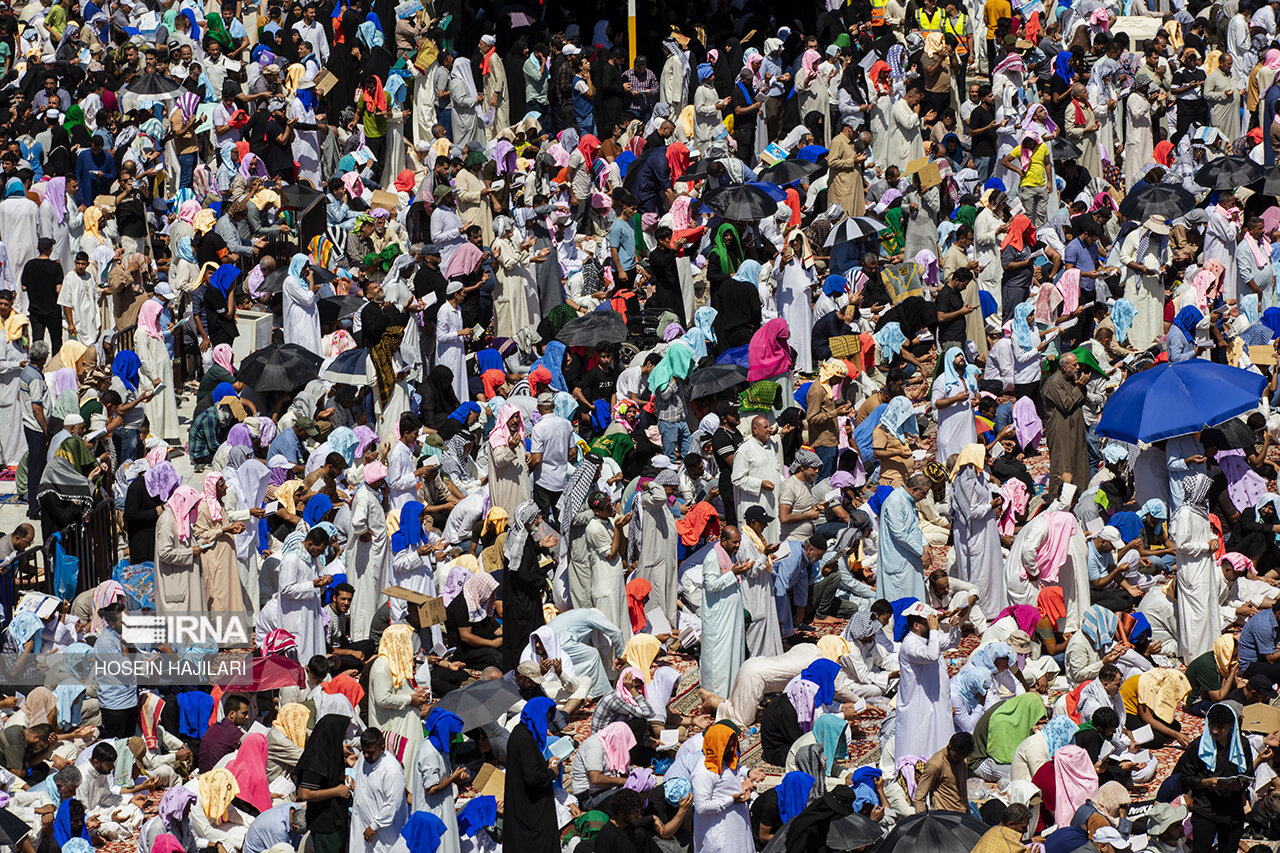 قرائت دعای عرفه- بین الحرمین