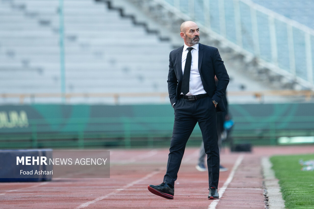 بازی تیم‌های فوتبال پرسپولیس و تراکتور