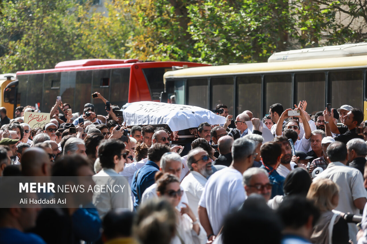 تصاویر مراسم تشییع پیکر ناصر تقوایی