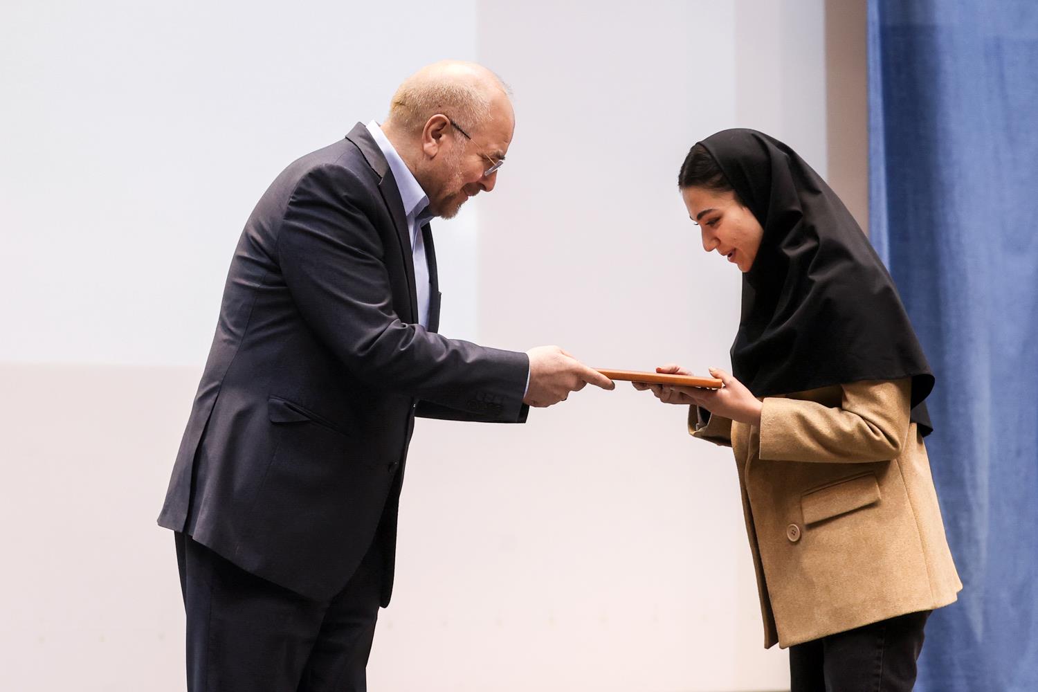 حضور قالیباف در مراسم جشن ولادت امام جواد(ع)