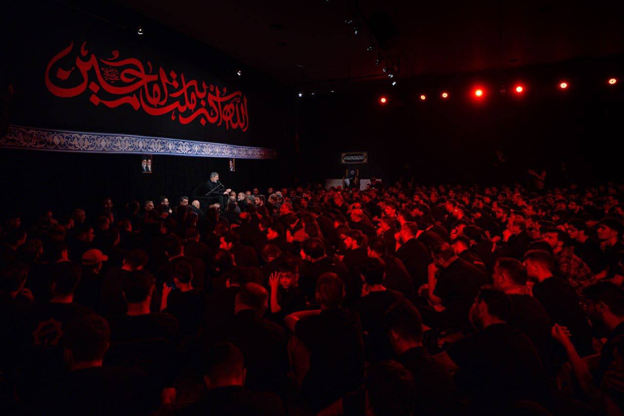 حضور قالیباف در مراسم عزاداری محرم در هیئت مکتب‌الزهرا 