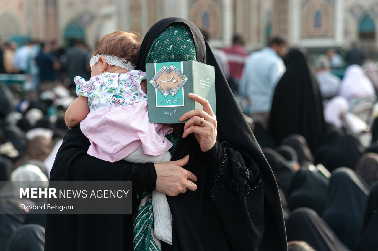 مراسم قرائت دعای عرفه در حرم مطهر امام رضا (ع)