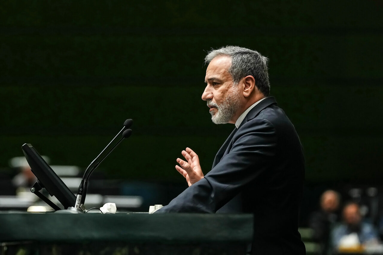 حضور امیر موسوی و عراقچی در جلسه غیرعلنی مجلس