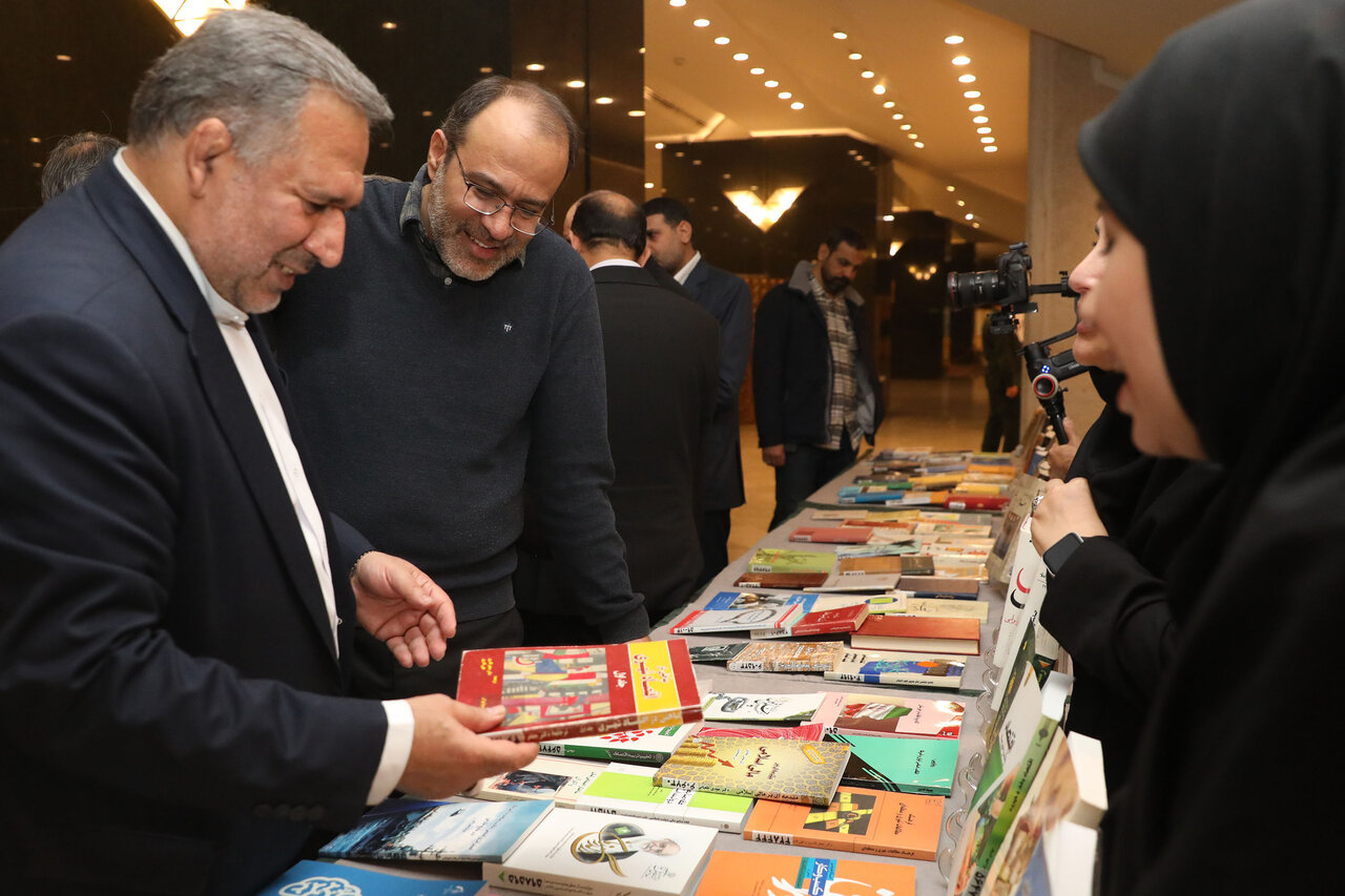  بازدید رئیس مجلس از نمایشگاه آثار مکتوب نمایندگان ادوار